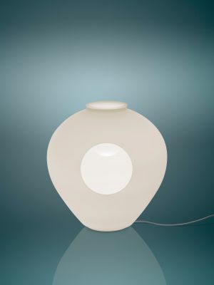 Nahaufnahme der leuchtenden Madre LED Tischleuchte von Foscarini, modernes Design, warmes Licht.